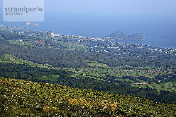 Blick von der Serra de Santa Barbara  Terceira  Azoren  Portugal  Europa