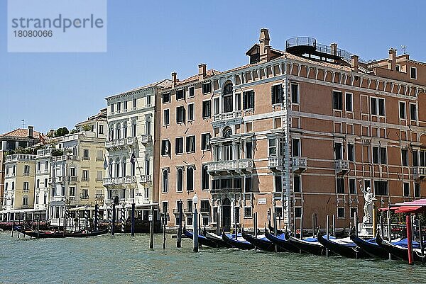 Gondeln  Paläste  Häuser  Canal Grande  Canal Grande  Kanal  Venedig  Venezia  Veneto  Italien  Europa