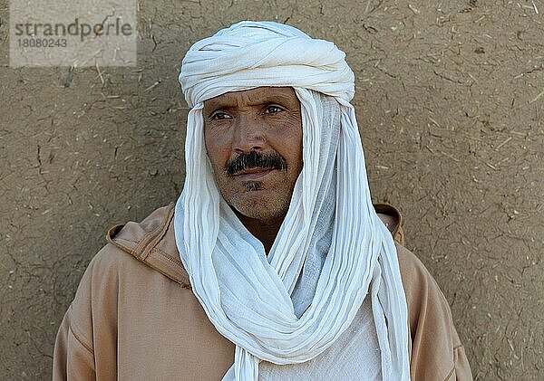 Marokko  Kameltreiber  Berber  Wüste Erg Chebbi  Dünen  Afrika