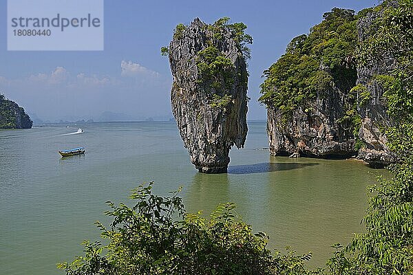 Markante Felsformation  Khao Phing Kan Island  auch James Bond Island  Thailand  Asien