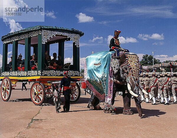 Dussera  Dusera Festival Prozession am Navaratri Festival in Mysuru  Mysore  Karnataka  Indien  Asien