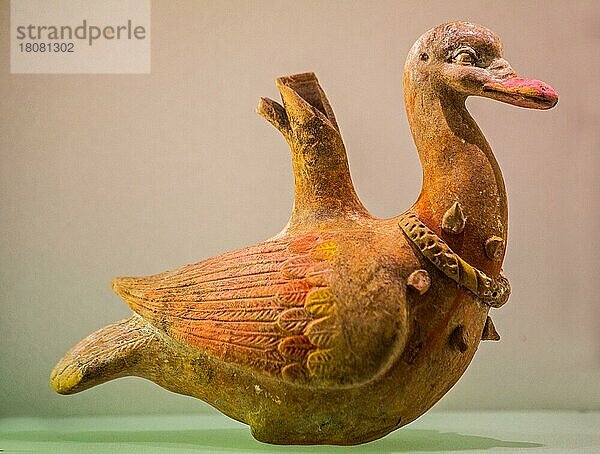 Keramikgefäß in Form einer Ente  Archäologisches Nationalmuseum  Taranto  Apulien  Taranto  Apulien  Italien  Europa