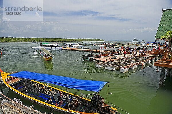 Anlegestellen  muslimisches Stelzendorf Koh Panyi  Koh Panyee  Bucht von Phang Nga  Thailand  Asien