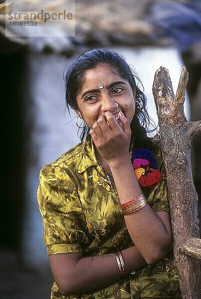 Maldari Schönheit in Sasan Gir  Gujarat  Indien  Asien