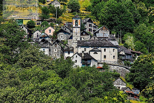 Bergdorf im Verzascatal  Tessin  Schweiz  Verzascatal  Tessin  Schweiz  Europa
