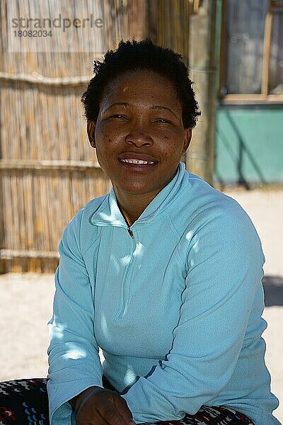 Frau  Dorf Khwai  Botsuana