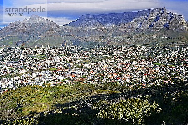 Innenstadt von Kapstadt  blick vom Signal Hill in Richtung Tafelberg  Kapstadt  West Kap  Westkap  Südafrika