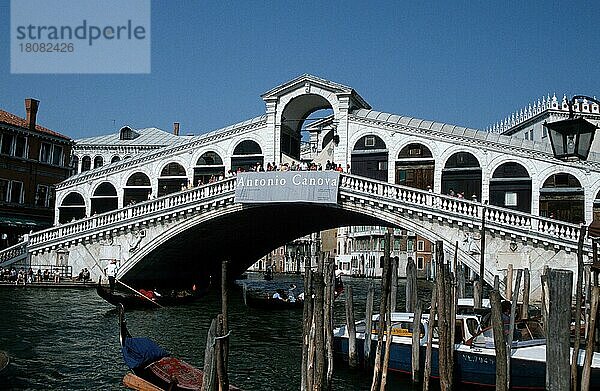 Rialto bridge  Venice  Italy  Rialto-Brücke  Venedig  Italien  Europa  Querformat  horizontal  Europa