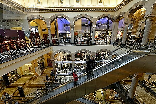 Einkaufszentrum  Magna Plaza  Nieuwezijds Voorburgwal  Amsterdam  Niederlande  Europa