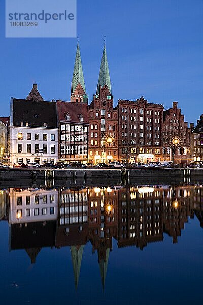 Altstadt  Stadttrave  Lübeck  Schleswig-Holstein  Hansestadt  Deutschland  Europa