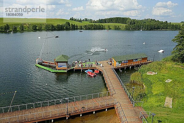 Wasserskifahren in der Nähe von Leszczewo  Podlasie  Polen  Europa