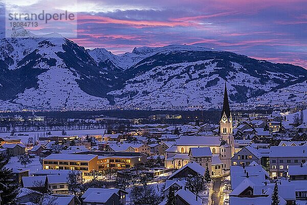 Stadtansicht  Winter  Schneefall  Abendstimmung  Dämmerung  Eschen  Liechtenstein  Europa
