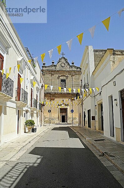 Kleine Straße  Kirche  Montemesola  Provinz Tarent  Taranto  Apulien  Italien  Europa