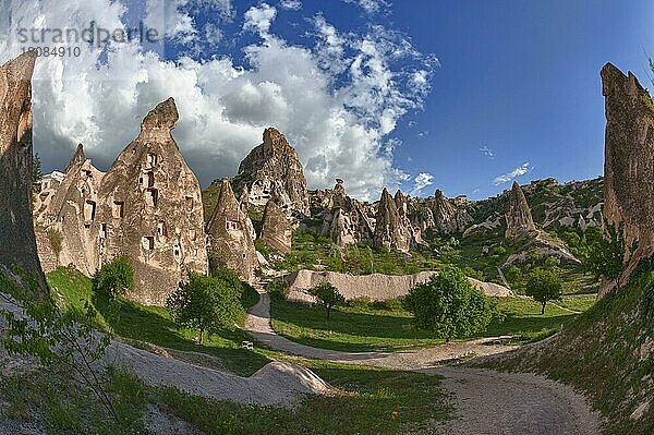 Feenkamine  Felsformation  Nationalpark Göreme  Uchisar  Kappadokien  Provinz Nevsehir  Zentralanatolien  Türkei  Asien