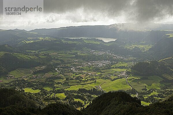 Tal von Furnas  Furnas  Sao Miguel  Azoren  Portugal  Blick vom Pico do Salto do Cavalo  Europa