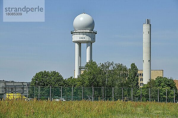 Radarturm  Flughafen Tempelhof  Tempelhofer Feld  Tempelhof  Berlin  Deutschland  Europa