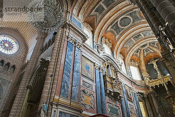 Kathedrale Santa Maria  Gotisches Zentralschiff  Evora  Alentejo  Portugal  Kirchenschiff  Europa