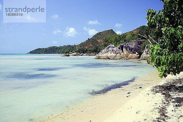 Strand des Anse Takamaka  Insel Praslin  Seychellen  Afrika