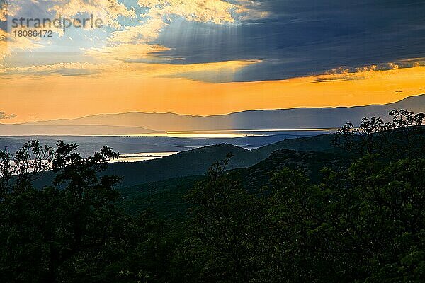 Sonnenuntergang Panoramablick Kroatische Küste  Dalmatien  Kroatien  Europa