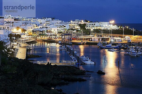 Harbor  Puerto del Carmen  Tias  Lanzarote  Canary Islands  Spain IHafen  Puerto del Carmen  Tias  Lanzarote  Kanarische Inseln  Spanien  Europa