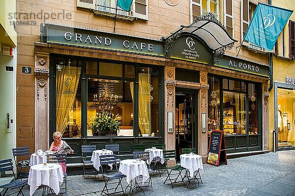Gran Cafe al Porto in der historischen Altstadt von in Lugano am Luganersee  Tessin  Schweiz  Lugano  Tessin  Schweiz  Europa
