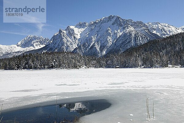 Winterlandschaft  Lautersee  Karwendelgebirge  Werdenfelser Land  Oberbayern  Bayern  Deutschland  Europa