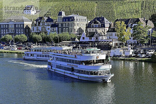 Stadtansicht mit der Mosel  Bernkastel-Kues  Rheinland Pfalz  Deutschland  Europa