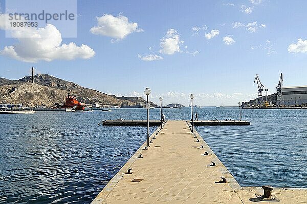 Pier  Landungssteg  Hafen  Cartagena  Costa Calida  Region Murcia  Spanien  Europa