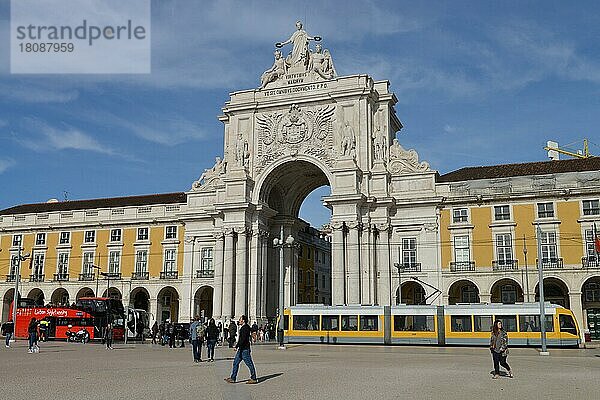 Triumphbogen Arco da Rua Augusta  Praca do Comercio  Lissabon  Portugal  Europa