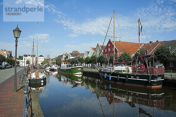 Boote im alten Hafen  Weener  Ostfriesland  Niedersachsen  Deutschland  Europa