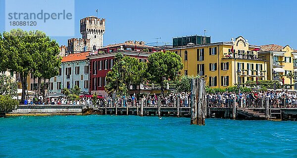 Sirmione  Touristenattraktion und Thermalkurort am südlichen Gardasee  Italien  Sirmione  Gardasee  Italien  Europa