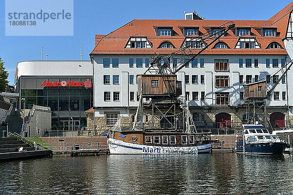 Einkaufszentrum  Tempelhofer Hafen  Tempelhof  Berlin  Deutschland  Europa