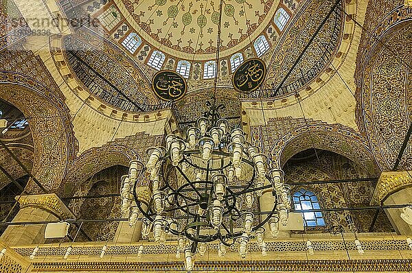 Neue Moschee  Kuppel  Kuppelgewölbe  Istanbul  Altstadt  Türkei  Asien