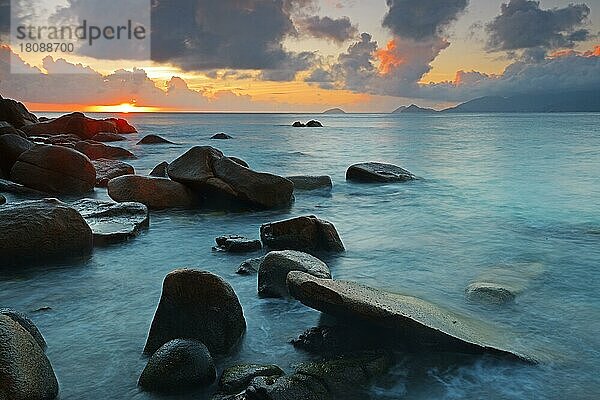 Sonnenuntergang am Anse Soleil  Insel Mahe  Seychellen  Afrika