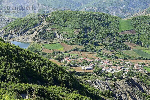 Pajenge  SH3 nahe des Krraba-Pass  zwischen Elbasan und Tirana  Albanien  Europa