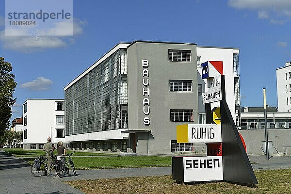 Bauhausgebäude  Gropiusallee  Dessau  Sachsen-Anhalt  Deutschland  Europa