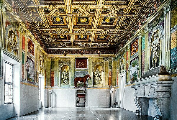 Saal der Pferde  Pferde waren Federicos Leidenschaft  Palazzo Te  Lustschloss  Mantua  Lombardei  Italien  Mantua  Lombbardei  Italien  Europa