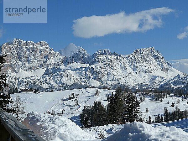 Bergmassiv Piz Lavarela  Gadertal  Dolomiten  Italien  Europa