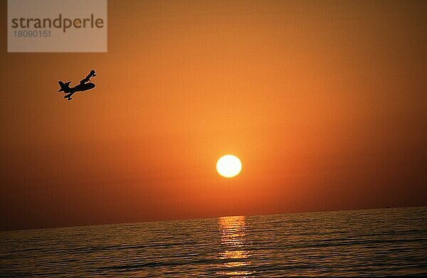 Seaplane over the sea at sunset  Piscinas  Costa Verde  Sardinia  Italy  Wasserflugzeug über dem Meer bei Sonnenuntergang  Costa verde  Sardinien  Italien  Europa  Querformat  horizontal  Europa