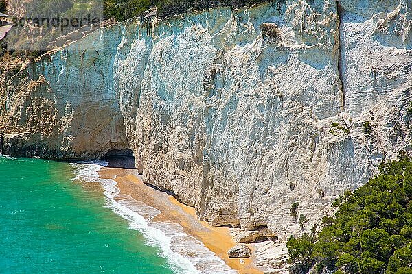 Fantastische Kalkfelsen  Halbinsel Gargano im italienischen Stiefelsporn  Apulien  Gargano  Apulien  Italien  Europa