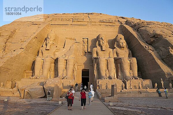 Abu-Simbel-Tempel  Abu Simbel  Nubien  Großer Tempel Ramses II  Ägypten  Afrika