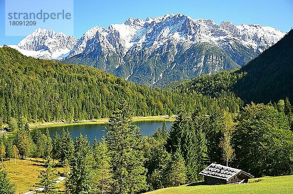 Bergsee  Karwendelgebirge  Ferchensee  Isartal  Oberbayern  Deutschland  Europa