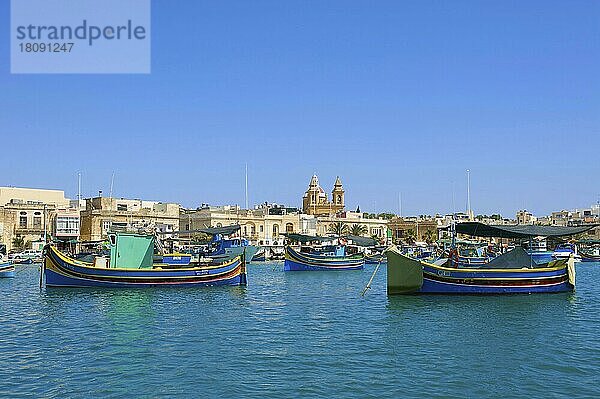 Traditionelle Fischerboote in Marsaxlokk  Malta  Europa