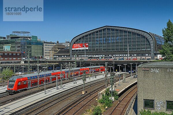 Regionalexpress  Südfront  Hauptbahnhof  Hamburg  Deutschland  Europa