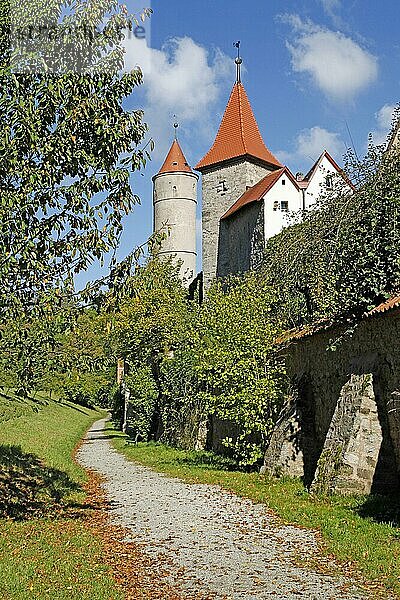 Neue Promenade  Grüner Turm  Dreikönigsturm  Stadtmauer  Dinkelsbühl  Mittelfranken  Bayern  Deutschland  Europa