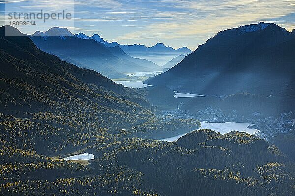 Aussicht von Muottas Muragl  Oberengadin  Graubünden  Schweiz  Europa