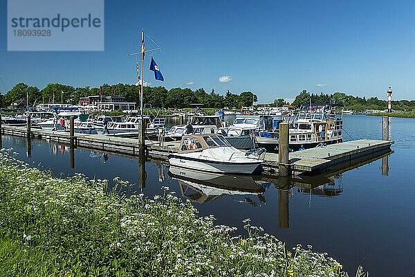 Hafen in Barssel  Niedersachsen  Deutschland  Europa