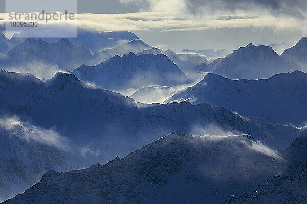 Bündner und Urner Alpen  Blick vom Titlis  Urner Alpen  Innerschweizer Alpen  Zentralschweiz  Schweiz  Europa