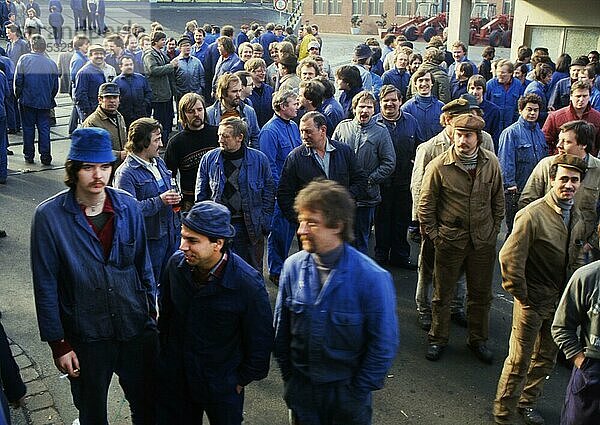 Ruhrgebiet. Spontan streikende Stahlarbeiter. 1981