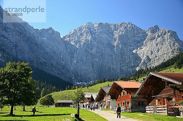 Almdorf  Almhütten  Eng-Alm  Karwendelgebirge  Tirol  Österreich  Europa